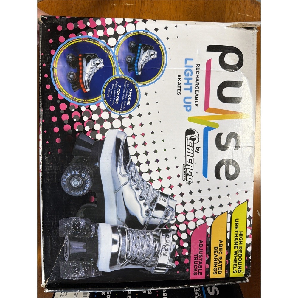 Chicago Skates Kid's Unisex Silver Pulse LED Light Up Quad Roller Skates Size 5